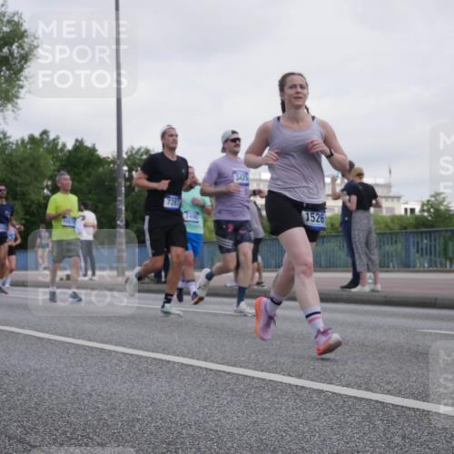 29.06.2025 - hella hamburg halbmarathon Luisa Fischer http://msf.ph/oto/8499752 29.06.2025 10:04:26 Kennedybrücke 7287, 3425, 1526, 1526, 2091, 2167, 2490, 3425, 3976, 4370, 5675, 6087, 6281, 6302, 7287, 7658, 8030, 8392, 8822, 10281, 10301, 10576 meine-sportfotos.de