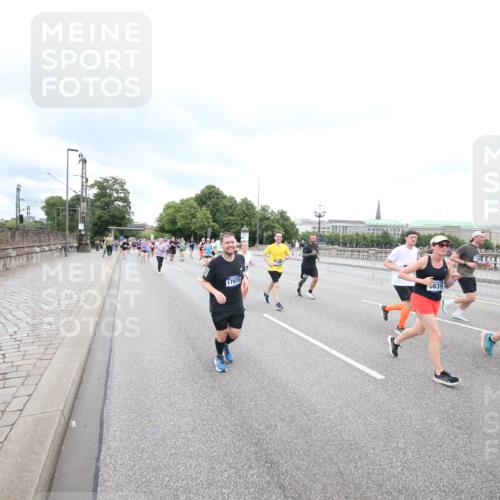 29.06.2025 - hella hamburg halbmarathon Jannik Wohlers http://msf.ph/oto/8499755 29.06.2025 10:56:50 Lombardsbrücke 2041, 2370, 2871, 3195, 3470, 3723, 3851, 4086, 4106, 4241, 4485, 4611, 4998, 5057, 5316, 5639, 5738, 6053, 6832, 6981, 7592, 7728, 7787, 8039, 8224, 8287, 8546, 8552, 8679, 8851, 8853, 9110, 9298, 9299, 9329, 9430, 9513, 9570, 9670, 9824, 10142, 10505, 10913, 10914, 11050, 11179, 11323, 11954, 12226, 12306, 12396, 12476, 12477, 12484, 12535, 12698, 12832, 12984, 13048, 13224, 13438, 13490, 13513, 13697, 13731, 13878, 13986, 14146, 14148, 14366, 14414, 14862 meine-sportfotos.de