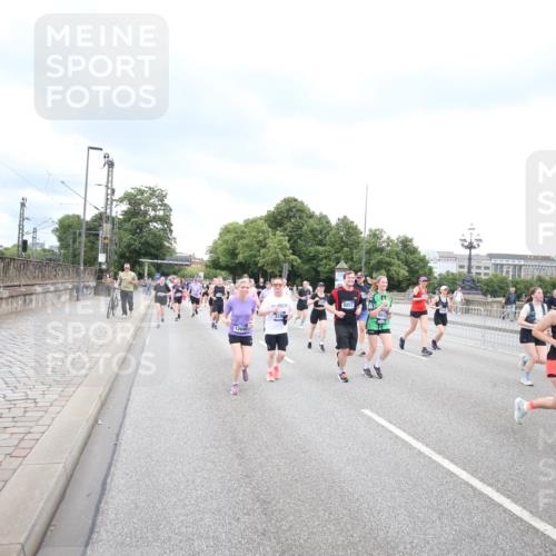 29.06.2025 - hella hamburg halbmarathon Jannik Wohlers http://msf.ph/oto/8499773 29.06.2025 10:56:55 Lombardsbrücke 2041, 2370, 3195, 3388, 3723, 3851, 4086, 4106, 4180, 4485, 4611, 4998, 5316, 5639, 5738, 6053, 6832, 7592, 7728, 7787, 8035, 8224, 8287, 8386, 8540, 8552, 8679, 8851, 8853, 9110, 9430, 9670, 9824, 10078, 10505, 10913, 10914, 11954, 12306, 12396, 12484, 12698, 12799, 12832, 12984, 13048, 13224, 13438, 13490, 13513, 13697, 13731, 14146, 14366, 14862, 16007, 18534 meine-sportfotos.de