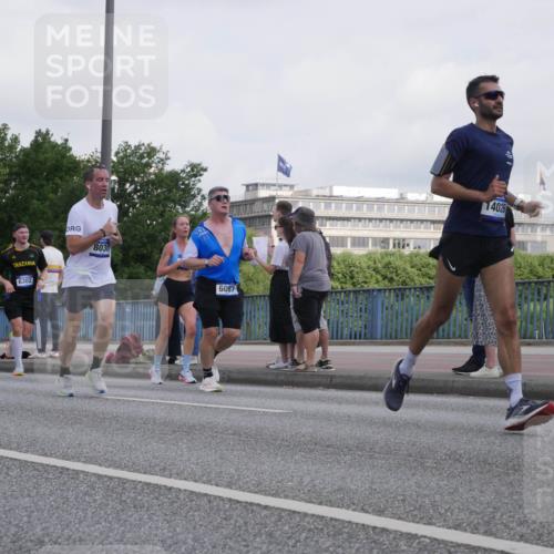 29.06.2025 - hella hamburg halbmarathon Luisa Fischer http://msf.ph/oto/8499776 29.06.2025 10:04:28 Kennedybrücke 6281, 6302, 8030, 6087, 4026, 1526, 2091, 2167, 2490, 3425, 3663, 3976, 4370, 5675, 6087, 6281, 6302, 7287, 7658, 8030, 8392, 8822, 10281, 10301, 10576 meine-sportfotos.de