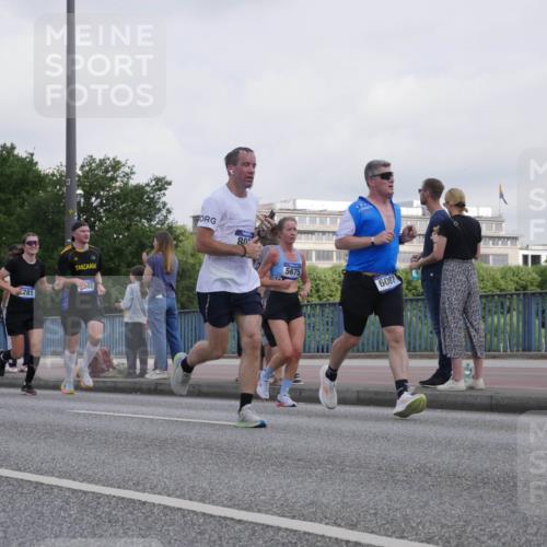 29.06.2025 - hella hamburg halbmarathon Luisa Fischer http://msf.ph/oto/8499784 29.06.2025 10:04:29 Kennedybrücke 17387, 281, 02, 80, 5675, 6087, 2091, 2167, 2490, 3425, 3663, 3976, 5675, 6087, 6281, 6302, 7287, 8030, 8392, 8822, 10281, 10301, 10576 meine-sportfotos.de