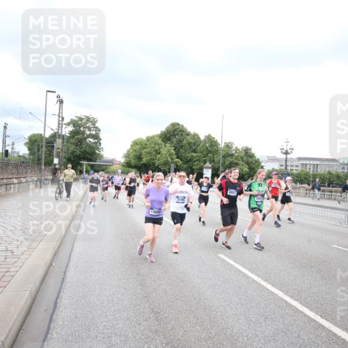 29.06.2025 - hella hamburg halbmarathon Jannik Wohlers http://msf.ph/oto/8499798 29.06.2025 10:56:56 Lombardsbrücke 2041, 2370, 3195, 3388, 3723, 3851, 4086, 4106, 4180, 4485, 4611, 4998, 5316, 5639, 5738, 6053, 7728, 7787, 8035, 8287, 8386, 8540, 8552, 8851, 8853, 9110, 9430, 9670, 9824, 10078, 10913, 10914, 11954, 12306, 12396, 12698, 12799, 12832, 12984, 13048, 13224, 13425, 13427, 13438, 13490, 13513, 13697, 13731, 14146, 14366, 14862, 16007, 18534 meine-sportfotos.de