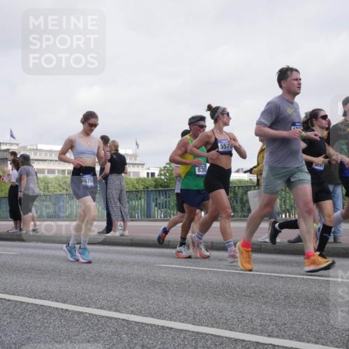 29.06.2025 - hella hamburg halbmarathon Luisa Fischer http://msf.ph/oto/8499814 29.06.2025 10:04:33 Kennedybrücke 13528, 1663, 8822, 16754, 8392, 5570, 0201, 6302, 2167, 2806, 2957, 3663, 3976, 4322, 5675, 6281, 0000, 6302, 6921, 8030, 8392, 8578, 8822, 10281, 10301 meine-sportfotos.de