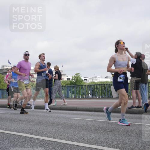 29.06.2025 - hella hamburg halbmarathon Luisa Fischer http://msf.ph/oto/8499820 29.06.2025 10:04:34 Kennedybrücke 18716, 216, 13528, 8822, 11043, 1675, 2167, 2806, 2957, 3663, 3976, 4322, 5675, 6281, 0000, 6302, 6921, 7846, 8392, 8578, 8822, 10281, 10301 meine-sportfotos.de