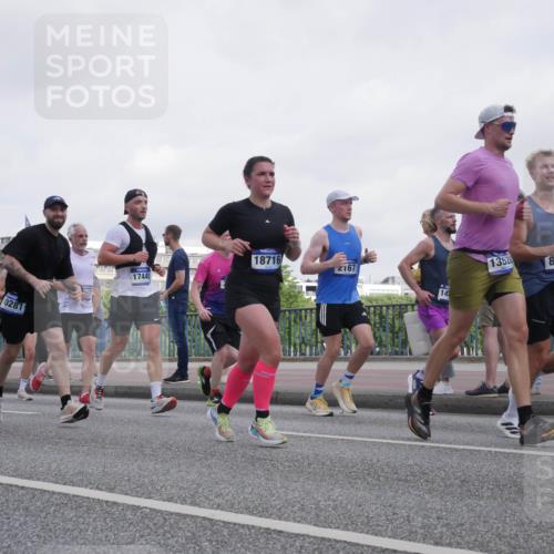 29.06.2025 - hella hamburg halbmarathon Luisa Fischer http://msf.ph/oto/8499832 29.06.2025 10:04:35 Kennedybrücke 0281, 17441, 18716, 2167, 14, 1352, 8822, 2167, 2806, 2957, 3663, 3976, 4322, 5675, 6281, 0000, 6302, 6921, 7846, 8392, 8578, 8632, 8822, 10074, 10281, 10301 meine-sportfotos.de