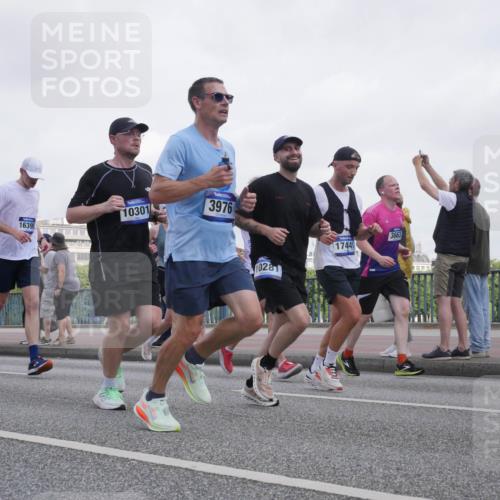 29.06.2025 - hella hamburg halbmarathon Luisa Fischer http://msf.ph/oto/8499839 29.06.2025 10:04:36 Kennedybrücke 1873, 19160, 16395, 10301, 3976, 10281, 3663, 17441, 1653, 2167, 2806, 2957, 3663, 3976, 4322, 6281, 0000, 6302, 6921, 7846, 8392, 8578, 8632, 8822, 10074, 10281, 10301 meine-sportfotos.de