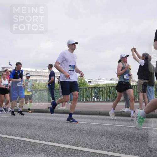 29.06.2025 - hella hamburg halbmarathon Luisa Fischer http://msf.ph/oto/8499846 29.06.2025 10:04:37 Kennedybrücke 13, 322, 17290, 18739, 1918, 16395, 10915, 703, 1653, 1722, 2167, 2806, 2957, 3663, 3976, 4322, 0000, 6921, 7846, 8578, 8632, 8822, 10074, 10281, 10301 meine-sportfotos.de