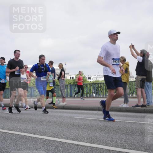29.06.2025 - hella hamburg halbmarathon Luisa Fischer http://msf.ph/oto/8499851 29.06.2025 10:04:38 Kennedybrücke 2806, 15637, 1555, 1369, 178, 18739, 1915, 1639, 10915, 1653, 1722, 1724, 2167, 2806, 2957, 3663, 4322, 0000, 6921, 7846, 8191, 8578, 8632, 10074, 10281, 10301 meine-sportfotos.de