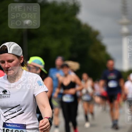29.06.2025 - hella hamburg halbmarathon Dr. Thomas Lammeyer http://msf.ph/oto/8499857 29.06.2025 10:24:22 Kennedybrücke 1046, 1069, 1110, 1115, 1474, 1534, 2357, 3278, 3678, 3733, 4422, 4539, 4585, 4614, 4737, 4739, 5123, 5659, 5831, 5834, 5849, 5937, 6444, 7101, 7519, 7739, 7744, 7808, 7917, 8387, 8462, 8588, 9136, 9196, 9735, 10414, 10550, 10595, 10622, 11028, 11434 meine-sportfotos.de