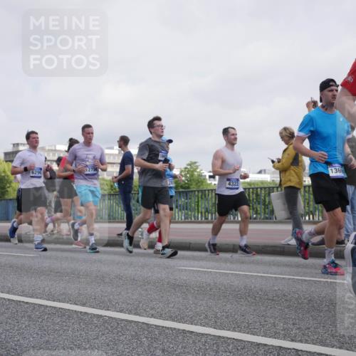 29.06.2025 - hella hamburg halbmarathon Luisa Fischer http://msf.ph/oto/8499868 29.06.2025 10:04:40 Kennedybrücke 18954, 0000, 2734, 76909, 16601, 1369, 28, 4322, 30, 1653, 1722, 1724, 2806, 2957, 3663, 4322, 0000, 6921, 7846, 8191, 8578, 8632, 8926, 10074 meine-sportfotos.de