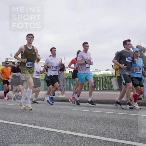 29.06.2025 - hella hamburg halbmarathon Luisa Fischer http://msf.ph/oto/8499874 29.06.2025 10:04:41 Kennedybrücke 2957, 18954, 1690, 1273, 0000, 16602, 2806, 4322, 1653, 1722, 1724, 2806, 2957, 4322, 5603, 0000, 6921, 7846, 8191, 8578, 8632, 8926, 10074 meine-sportfotos.de