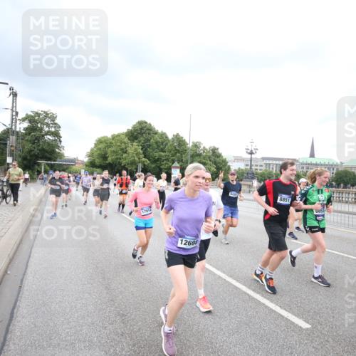 29.06.2025 - hella hamburg halbmarathon Jannik Wohlers http://msf.ph/oto/8499884 29.06.2025 10:56:57 Lombardsbrücke 2041, 2370, 3195, 3388, 3723, 3750, 3851, 4086, 4106, 4180, 4998, 5117, 5316, 5639, 5738, 6827, 7728, 7787, 8035, 8287, 8386, 8540, 8552, 8851, 8853, 8873, 9110, 9430, 9670, 9824, 10078, 10913, 10914, 11954, 12306, 12396, 12698, 12799, 12832, 12984, 13048, 13224, 13425, 13427, 13438, 13490, 13513, 13697, 13731, 14146, 14366, 14862, 16007, 18534 meine-sportfotos.de