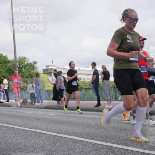 29.06.2025 - hella hamburg halbmarathon Luisa Fischer http://msf.ph/oto/8499889 29.06.2025 10:04:43 Kennedybrücke 1504, 1653, 863, 2957, 7846, 1464, 1653, 1722, 1724, 2591, 2806, 2957, 3039, 4322, 5602, 5603, 0000, 6921, 7189, 7223, 7846, 8191, 8578, 8632, 8926, 9230, 10074 meine-sportfotos.de