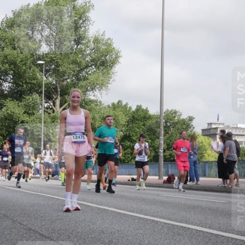 29.06.2025 - hella hamburg halbmarathon Luisa Fischer http://msf.ph/oto/8499892 29.06.2025 10:04:44 Kennedybrücke 17017, 12475, 13551, 15093, 1653, 1464, 1653, 1722, 1724, 2591, 2806, 2957, 3039, 4322, 5547, 5602, 5603, 0000, 6921, 7189, 7223, 7846, 8191, 8578, 8632, 8926, 9230, 10074 meine-sportfotos.de