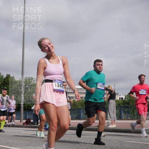29.06.2025 - hella hamburg halbmarathon Luisa Fischer http://msf.ph/oto/8499908 29.06.2025 10:04:46 Kennedybrücke 17017, 18717, 2591, 1247, 13551, 1653, 1464, 1653, 1722, 1724, 2591, 2957, 3039, 5547, 5602, 5603, 0000, 6438, 6921, 7189, 7223, 7846, 8191, 8578, 8632, 8926, 9230, 10074 meine-sportfotos.de