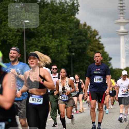 29.06.2025 - hella hamburg halbmarathon Dr. Thomas Lammeyer http://msf.ph/oto/8499913 29.06.2025 10:24:23 Kennedybrücke 1046, 1069, 1110, 1115, 1154, 1474, 1534, 2357, 3278, 3678, 3733, 4422, 4539, 4585, 4614, 4737, 4739, 5123, 5659, 5831, 5849, 5937, 6444, 7101, 7519, 7739, 7744, 7808, 7917, 8387, 8462, 8588, 9136, 9196, 9735, 10414, 10550, 10595, 10622, 11028, 11434 meine-sportfotos.de
