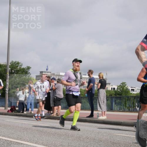 29.06.2025 - hella hamburg halbmarathon Luisa Fischer http://msf.ph/oto/8499923 29.06.2025 10:04:48 Kennedybrücke 595, 892, 1, 1464, 1653, 1722, 1724, 2591, 3039, 3199, 5547, 5602, 5603, 6327, 6438, 7189, 7223, 8191, 8632, 8926, 9230, 10074, 10882 meine-sportfotos.de