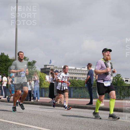 29.06.2025 - hella hamburg halbmarathon Luisa Fischer http://msf.ph/oto/8499927 29.06.2025 10:04:48 Kennedybrücke 1464, 6595, 8926, 18717, 1464, 1653, 1722, 1724, 2591, 3039, 3199, 5547, 5602, 5603, 6327, 6438, 7189, 7223, 8191, 8632, 8926, 9230, 10074, 10882 meine-sportfotos.de