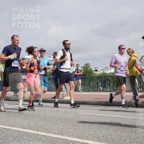29.06.2025 - hella hamburg halbmarathon Luisa Fischer http://msf.ph/oto/8499943 29.06.2025 10:04:50 Kennedybrücke 17140, 1464, 773, 5603, 189, 9230, 164, 2591, 8926, 1464, 1722, 1724, 1881, 2591, 3039, 3199, 5547, 5602, 5603, 6327, 6438, 7189, 7223, 8191, 8926, 9230, 10882 meine-sportfotos.de