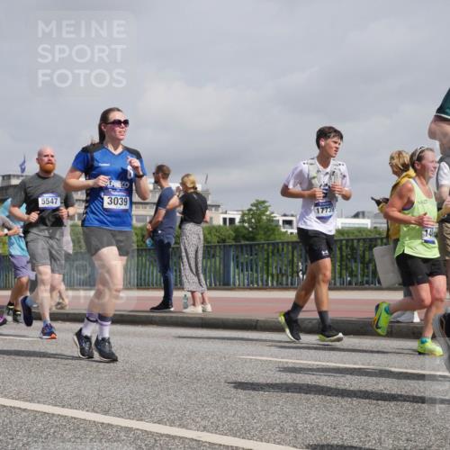 29.06.2025 - hella hamburg halbmarathon Luisa Fischer http://msf.ph/oto/8499955 29.06.2025 10:04:53 Kennedybrücke 17136, 885, 5547, 3039, 17739, 14660, 146, 1329, 1464, 1881, 2591, 3039, 3199, 4649, 5547, 5602, 5603, 6327, 6438, 7189, 7223, 9230, 10882 meine-sportfotos.de
