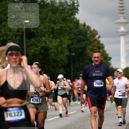 29.06.2025 - hella hamburg halbmarathon Dr. Thomas Lammeyer http://msf.ph/oto/8499967 29.06.2025 10:24:24 Kennedybrücke 1046, 1069, 1110, 1115, 1154, 1471, 1474, 1534, 2357, 3278, 3678, 3733, 4422, 4539, 4585, 4614, 4737, 4739, 5123, 5659, 5831, 5849, 5937, 6444, 7101, 7519, 7739, 7744, 7808, 7917, 8387, 8462, 8588, 9136, 9196, 9735, 10414, 10550, 10595, 10622, 11028, 11434 meine-sportfotos.de