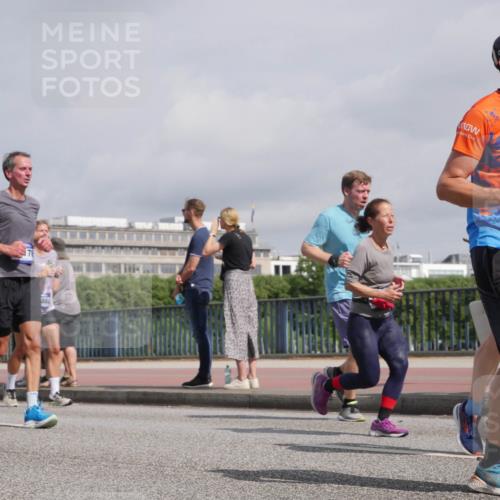 29.06.2025 - hella hamburg halbmarathon Luisa Fischer http://msf.ph/oto/8499970 29.06.2025 10:04:54 Kennedybrücke 4175, 76, 882, 17136, 1329, 1464, 1881, 2591, 3039, 3199, 4649, 5547, 5602, 5603, 6327, 6438, 7189, 7223, 9230, 10882 meine-sportfotos.de