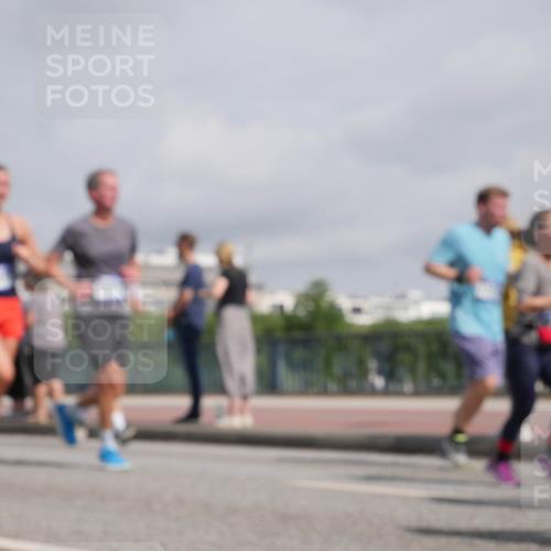 29.06.2025 - hella hamburg halbmarathon Luisa Fischer http://msf.ph/oto/8499973 29.06.2025 10:04:55 Kennedybrücke 1329, 1464, 1881, 2591, 3039, 3199, 4649, 5547, 5602, 6327, 6438, 7189, 7223, 9230, 10882 meine-sportfotos.de