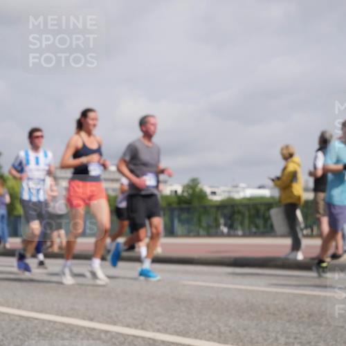29.06.2025 - hella hamburg halbmarathon Luisa Fischer http://msf.ph/oto/8499980 29.06.2025 10:04:55 Kennedybrücke 1329, 1464, 1881, 2591, 3039, 3199, 4649, 5547, 5602, 6327, 6438, 7189, 7223, 9230, 10882 meine-sportfotos.de