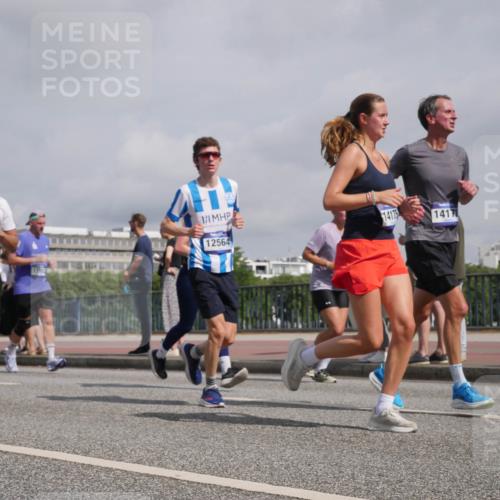 29.06.2025 - hella hamburg halbmarathon Luisa Fischer http://msf.ph/oto/8499985 29.06.2025 10:04:56 Kennedybrücke 643, 14175, 1417, 12564, 1184, 1329, 1881, 1940, 3199, 4649, 5547, 6327, 6438, 9741, 10882 meine-sportfotos.de