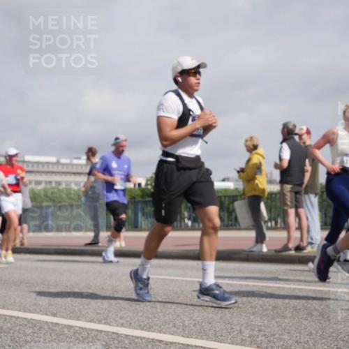 29.06.2025 - hella hamburg halbmarathon Luisa Fischer http://msf.ph/oto/8499999 29.06.2025 10:04:57 Kennedybrücke 3199, 125, 1184, 1329, 1881, 1940, 3199, 4649, 5547, 6327, 6438, 9741, 10882 meine-sportfotos.de