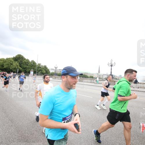 29.06.2025 - hella hamburg halbmarathon Jannik Wohlers http://msf.ph/oto/8500000 29.06.2025 10:57:05 Lombardsbrücke 1643, 2041, 3195, 3385, 3388, 3433, 3750, 4086, 4106, 4180, 4197, 5117, 5632, 5736, 5738, 6827, 6857, 7720, 7728, 8035, 8287, 8386, 8540, 8552, 8708, 8851, 8853, 8873, 9233, 9318, 9430, 9496, 9824, 10078, 10913, 10914, 11947, 12172, 12306, 12396, 12698, 12713, 12799, 12819, 13048, 13131, 13340, 13425, 13427, 13438, 13697, 14256, 14366, 14862, 14944, 14968, 15033, 15288, 15958, 16007, 16130, 18534 meine-sportfotos.de