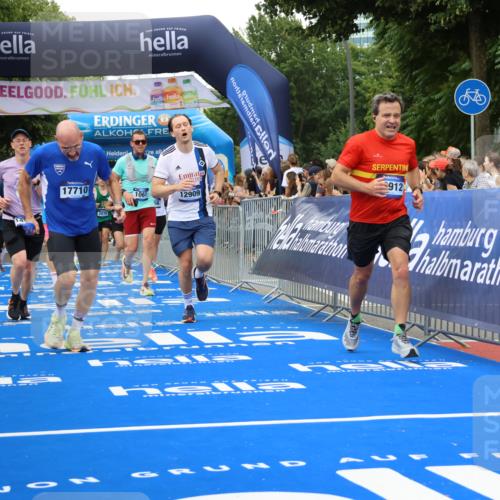 29.06.2025 - hella hamburg halbmarathon Strokosch-Dieckow http://msf.ph/oto/8500010 29.06.2025 10:53:27 Ziel 1030, 1061, 1098, 1499, 1727, 1783, 2070, 2354, 3399, 5866, 6198, 6628, 6629, 6942, 8651, 11068, 12490, 12909, 13912, 13997, 15113, 15497, 15838, 17710, 18134, 18450, 18612 meine-sportfotos.de