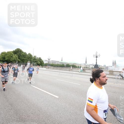 29.06.2025 - hella hamburg halbmarathon Jannik Wohlers http://msf.ph/oto/8500013 29.06.2025 10:57:06 Lombardsbrücke 1265, 1643, 2041, 3385, 3388, 3433, 3750, 4180, 4197, 5117, 5632, 5736, 5738, 6827, 6857, 7720, 7728, 8035, 8287, 8386, 8540, 8552, 8708, 8853, 8873, 9233, 9318, 9430, 9496, 9824, 10078, 10913, 10914, 11947, 12172, 12306, 12396, 12713, 12799, 12819, 13048, 13131, 13340, 13425, 13427, 13438, 13697, 14256, 14366, 14862, 14944, 14968, 15033, 15288, 15958, 16007, 16130, 18534 meine-sportfotos.de