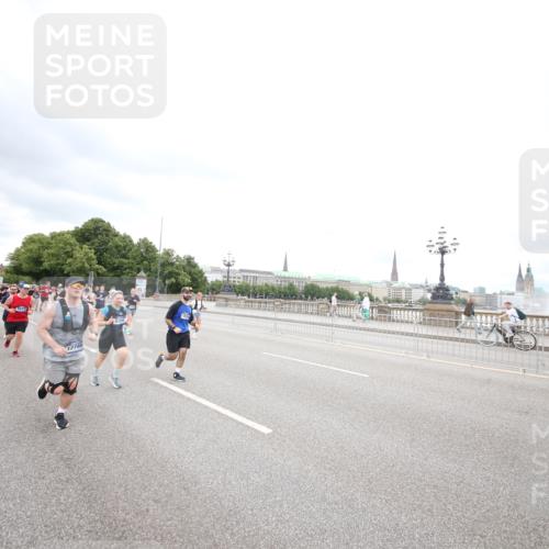 29.06.2025 - hella hamburg halbmarathon Jannik Wohlers http://msf.ph/oto/8500027 29.06.2025 10:57:06 Lombardsbrücke 1265, 1643, 2041, 3385, 3388, 3433, 3750, 4180, 4197, 5117, 5632, 5736, 5738, 6827, 6857, 7720, 7728, 8035, 8287, 8386, 8540, 8552, 8708, 8853, 8873, 9233, 9318, 9430, 9496, 9824, 10078, 10913, 10914, 11947, 12172, 12306, 12396, 12713, 12799, 12819, 13048, 13131, 13340, 13425, 13427, 13438, 13697, 14256, 14366, 14862, 14944, 14968, 15033, 15288, 15958, 16007, 16130, 18534 meine-sportfotos.de