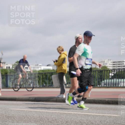 29.06.2025 - hella hamburg halbmarathon Luisa Fischer http://msf.ph/oto/8500035 29.06.2025 10:05:02 Kennedybrücke 17951, 1184, 1329, 1364, 1729, 1881, 1940, 4328, 4649, 7031, 9156, 9353, 9741, 10177 meine-sportfotos.de