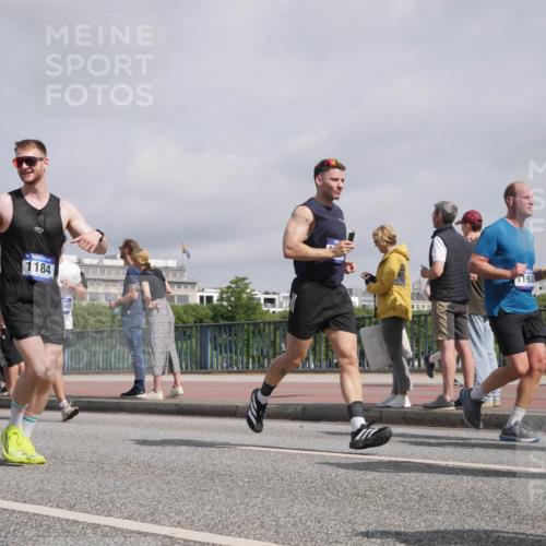 29.06.2025 - hella hamburg halbmarathon Luisa Fischer http://msf.ph/oto/8500061 29.06.2025 10:05:06 Kennedybrücke 1184, 540, 11938, 14677, 1184, 1329, 1364, 1453, 1729, 1940, 3169, 4286, 4328, 7031, 9156, 9353, 9741, 10177 meine-sportfotos.de
