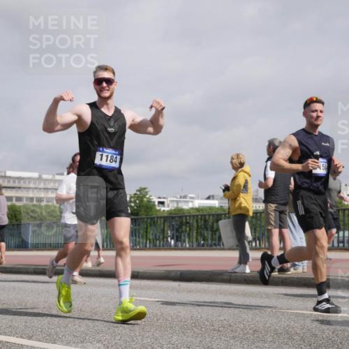29.06.2025 - hella hamburg halbmarathon Luisa Fischer http://msf.ph/oto/8500063 29.06.2025 10:05:06 Kennedybrücke 40, 1184, 1184, 1329, 1364, 1453, 1729, 1940, 3169, 4286, 4328, 7031, 9156, 9353, 9741, 10177 meine-sportfotos.de
