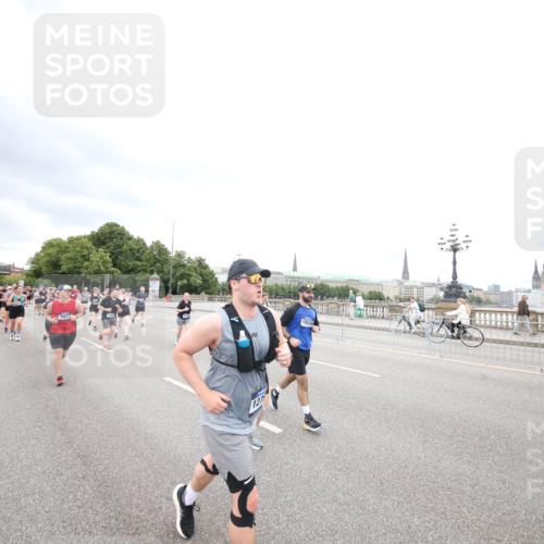 29.06.2025 - hella hamburg halbmarathon Jannik Wohlers http://msf.ph/oto/8500068 29.06.2025 10:57:07 Lombardsbrücke 1242, 1265, 1643, 2041, 3385, 3388, 3433, 3750, 3954, 4180, 4197, 4830, 5117, 5632, 5736, 5738, 6827, 6857, 7720, 7728, 8035, 8287, 8386, 8540, 8552, 8708, 8873, 9233, 9318, 9430, 9496, 9607, 9824, 10078, 10913, 10914, 11947, 12172, 12306, 12396, 12713, 12799, 12819, 13131, 13340, 13425, 13427, 13438, 13697, 14256, 14366, 14862, 14944, 14968, 15033, 15288, 15958, 16007, 16130, 18534 meine-sportfotos.de
