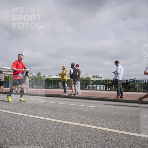29.06.2025 - hella hamburg halbmarathon Luisa Fischer http://msf.ph/oto/8500081 29.06.2025 10:05:09 Kennedybrücke 7031, 1364, 1654, 1184, 1364, 1453, 1729, 1940, 3169, 4286, 4328, 6322, 7031, 9156, 9353, 9741, 10177 meine-sportfotos.de