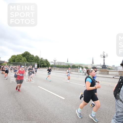 29.06.2025 - hella hamburg halbmarathon Jannik Wohlers http://msf.ph/oto/8500082 29.06.2025 10:57:07 Lombardsbrücke 1242, 1265, 1643, 2041, 3385, 3388, 3433, 3750, 3954, 4180, 4197, 4830, 5117, 5632, 5736, 5738, 6827, 6857, 7720, 7728, 8035, 8287, 8386, 8540, 8552, 8708, 8873, 9233, 9318, 9430, 9496, 9607, 9824, 10078, 10913, 10914, 11947, 12172, 12306, 12396, 12713, 12799, 12819, 13131, 13340, 13425, 13427, 13438, 13697, 14256, 14366, 14862, 14944, 14968, 15033, 15288, 15958, 16007, 16130, 18534 meine-sportfotos.de