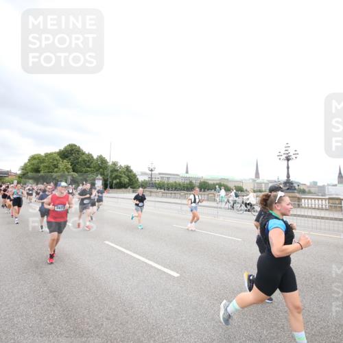 29.06.2025 - hella hamburg halbmarathon Jannik Wohlers http://msf.ph/oto/8500086 29.06.2025 10:57:07 Lombardsbrücke 1242, 1265, 1643, 2041, 3385, 3388, 3433, 3750, 3954, 4180, 4197, 4830, 5117, 5632, 5736, 5738, 6827, 6857, 7720, 7728, 8035, 8287, 8386, 8540, 8552, 8708, 8873, 9233, 9318, 9430, 9496, 9607, 9824, 10078, 10913, 10914, 11947, 12172, 12306, 12396, 12713, 12799, 12819, 13131, 13340, 13425, 13427, 13438, 13697, 14256, 14366, 14862, 14944, 14968, 15033, 15288, 15958, 16007, 16130, 18534 meine-sportfotos.de