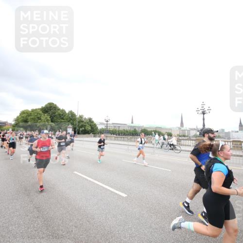 29.06.2025 - hella hamburg halbmarathon Jannik Wohlers http://msf.ph/oto/8500090 29.06.2025 10:57:08 Lombardsbrücke 1123, 1242, 1248, 1265, 1643, 3191, 3385, 3388, 3433, 3750, 3954, 4180, 4197, 4521, 4830, 5117, 5632, 5736, 5738, 6827, 6857, 7172, 7720, 7728, 8035, 8287, 8386, 8540, 8708, 8873, 9233, 9318, 9496, 9607, 9824, 10078, 10913, 10914, 11947, 12172, 12306, 12396, 12713, 12799, 12819, 13131, 13340, 13425, 13427, 13697, 14256, 14366, 14944, 14968, 15033, 15288, 15958, 16007, 16130, 18534 meine-sportfotos.de