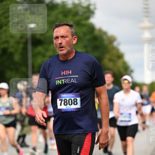 29.06.2025 - hella hamburg halbmarathon Dr. Thomas Lammeyer http://msf.ph/oto/8500091 29.06.2025 10:24:28 Kennedybrücke 1046, 1069, 1110, 1115, 1154, 1471, 1474, 1534, 2064, 2357, 3278, 3678, 3733, 4422, 4539, 4585, 4614, 4737, 4739, 5659, 5831, 5937, 7101, 7131, 7519, 7739, 7744, 7808, 8387, 8462, 8588, 8738, 9136, 9196, 9735, 9873, 10041, 10414, 10550, 10595, 10622, 10754, 11434 meine-sportfotos.de