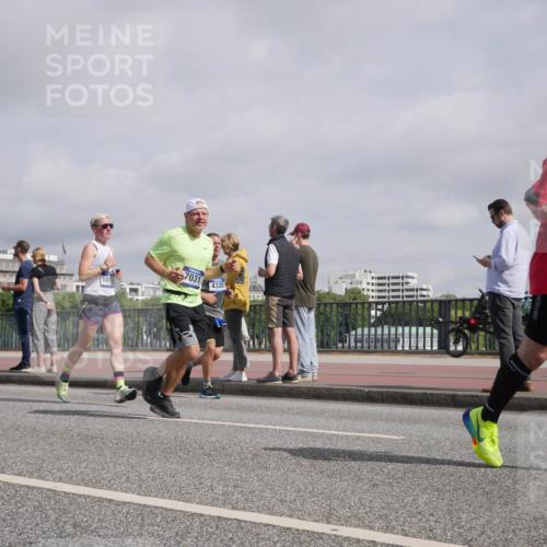 29.06.2025 - hella hamburg halbmarathon Luisa Fischer http://msf.ph/oto/8500094 29.06.2025 10:05:10 Kennedybrücke 101, 1642, 7031, 4328, 136, 1364, 1453, 1729, 3169, 4286, 4328, 6322, 7031, 9156, 9353, 10177 meine-sportfotos.de
