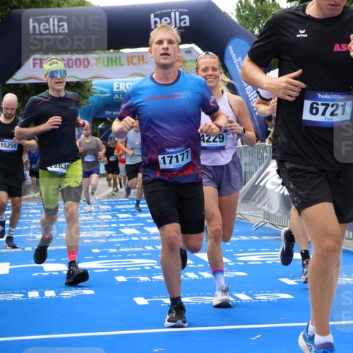 29.06.2025 - hella hamburg halbmarathon Strokosch-Dieckow http://msf.ph/oto/8500099 29.06.2025 10:43:05 Ziel 1675, 4229, 6721, 7026, 7035, 7093, 7451, 8218, 9364, 9833, 10251, 10469, 11177, 12153, 12657, 12723, 12776, 12839, 15255, 15706, 17177, 18304, 19038 meine-sportfotos.de