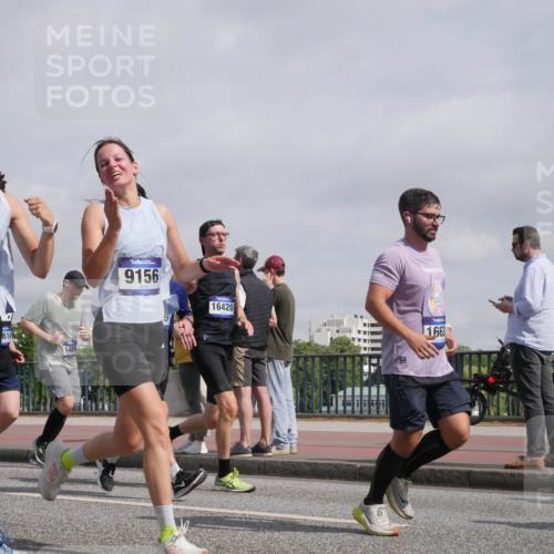 29.06.2025 - hella hamburg halbmarathon Luisa Fischer http://msf.ph/oto/8500107 29.06.2025 10:05:12 Kennedybrücke 9353, 614, 1924, 9156, 16420, 1663, 1453, 1729, 2323, 3169, 4286, 4328, 6322, 7031, 9156, 9353, 9928, 10177 meine-sportfotos.de