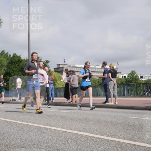 29.06.2025 - hella hamburg halbmarathon Luisa Fischer http://msf.ph/oto/8500120 29.06.2025 10:05:13 Kennedybrücke 16067, 18555, 4286, 316, 1432, 1453, 1729, 2323, 3169, 4286, 4328, 5763, 6322, 7031, 9156, 9353, 9928, 10177 meine-sportfotos.de