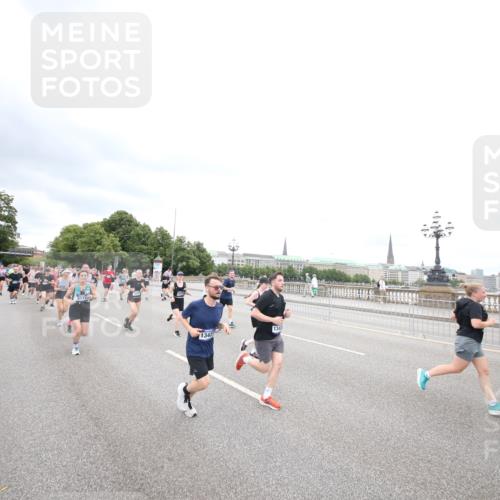 29.06.2025 - hella hamburg halbmarathon Jannik Wohlers http://msf.ph/oto/8500122 29.06.2025 10:57:09 Lombardsbrücke 1123, 1242, 1248, 1265, 1643, 3191, 3385, 3388, 3433, 3750, 3954, 4180, 4197, 4521, 4830, 5117, 5632, 5736, 5738, 6827, 6857, 6916, 7172, 7720, 7728, 8035, 8287, 8386, 8540, 8708, 8873, 9233, 9318, 9496, 9607, 9824, 10078, 11947, 12172, 12306, 12396, 12713, 12799, 12819, 13131, 13340, 13425, 13427, 13697, 14256, 14944, 14968, 15033, 15288, 15958, 16007, 16130, 18534 meine-sportfotos.de