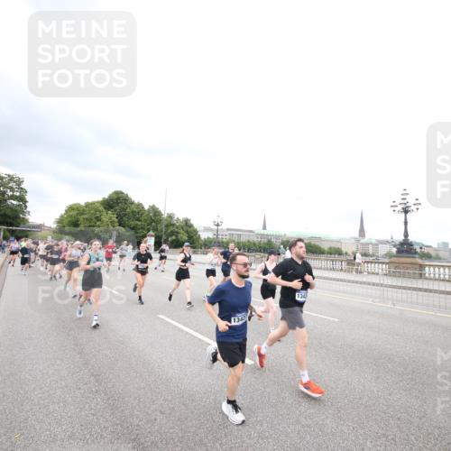 29.06.2025 - hella hamburg halbmarathon Jannik Wohlers http://msf.ph/oto/8500132 29.06.2025 10:57:09 Lombardsbrücke 1123, 1242, 1248, 1265, 1643, 3191, 3385, 3388, 3433, 3750, 3954, 4180, 4197, 4521, 4830, 5117, 5632, 5736, 5738, 6827, 6857, 6916, 7172, 7720, 7728, 8035, 8287, 8386, 8540, 8708, 8873, 9233, 9318, 9496, 9607, 9824, 10078, 11947, 12172, 12306, 12396, 12713, 12799, 12819, 13131, 13340, 13425, 13427, 13697, 14256, 14944, 14968, 15033, 15288, 15958, 16007, 16130, 18534 meine-sportfotos.de
