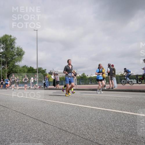 29.06.2025 - hella hamburg halbmarathon Luisa Fischer http://msf.ph/oto/8500134 29.06.2025 10:05:15 Kennedybrücke 1855, 1432, 1453, 1729, 2322, 2323, 3169, 4286, 4663, 5763, 6322, 7243, 9928 meine-sportfotos.de